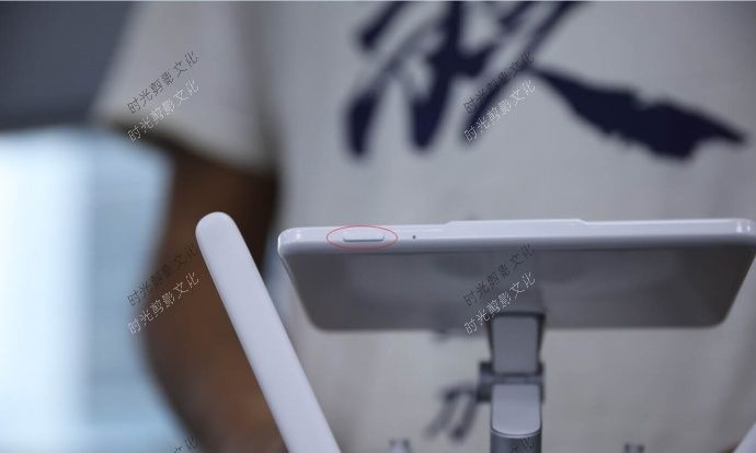 ?大疆精灵Phantom 4 Pro +，+的并不仅仅是显示器