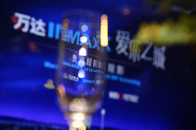 万达携手IMAX打造《爱乐之城》复古酒会，浪漫元宵夜万达IMAX影城化身“星光之城”