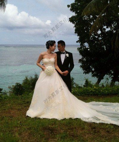 郭羡妮秀与老公甜蜜婚纱照 自曝今日结婚