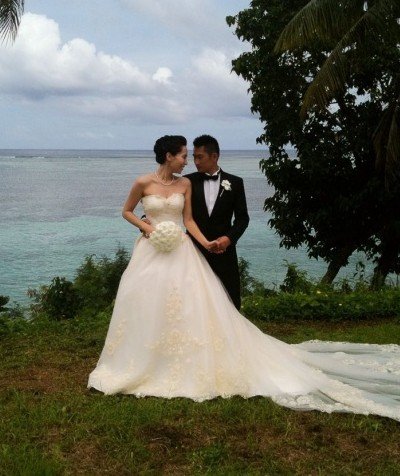 郭羡妮秀与老公甜蜜婚纱照 自曝今日结婚